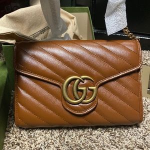 NWT Womens Gucci clutch with gold chain (camel, tan color)